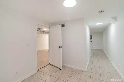 Entry Way - 678 Vienna St, San Francisco, CA 94112 photo 3 of 3