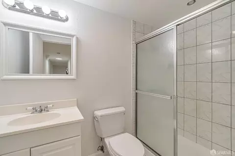 Bath - 678 Vienna St, San Francisco, CA 94112 photo 2 of 2