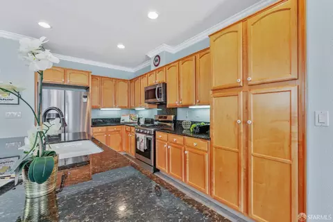 Kitchen - 2772 Shellgate Cir, Hayward, CA 94545 photo 5 of 7