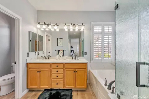 Bath - 2772 Shellgate Cir, Hayward, CA 94545 photo 3 of 6
