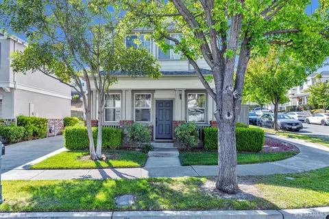 1027 Craftsman Dr, Hercules, CA 94547 photo 2