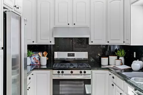 Kitchen - 2429 22nd Ave, San Francisco, CA 94116 photo 5 of 5