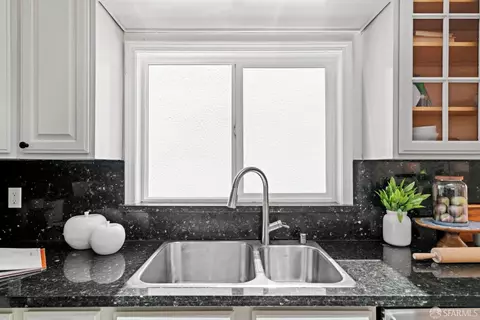 Kitchen - 2429 22nd Ave, San Francisco, CA 94116 photo 4 of 5