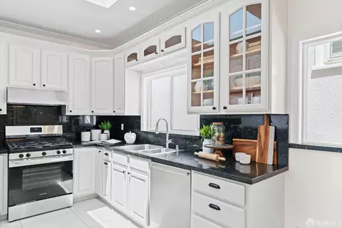 Kitchen - 2429 22nd Ave, San Francisco, CA 94116 photo 3 of 5