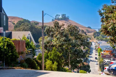 Exterior - 569 Peralta Ave, San Francisco, CA 94110 photo 10 of 18
