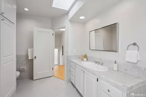 Bath - 1867 15th Ave, San Francisco, CA 94122 photo 4 of 6