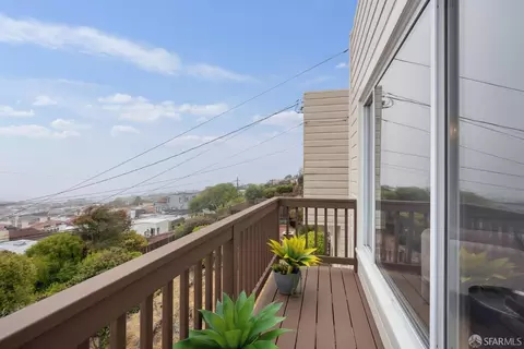 Exterior - 1867 15th Ave, San Francisco, CA 94122 photo 4 of 8