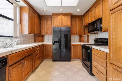 Kitchen - 511 47th Ave, San Francisco, CA 94121 photo 1 of 2