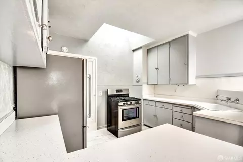 Kitchen - 315 De Long St, San Francisco, CA 94112 photo 1 of 2