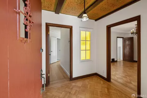 Entry Way - 635 32nd Ave, San Francisco, CA 94121 photo 2 of 10