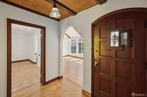 Entry Way - 635 32nd Ave, San Francisco, CA 94121 photo 3 of 10