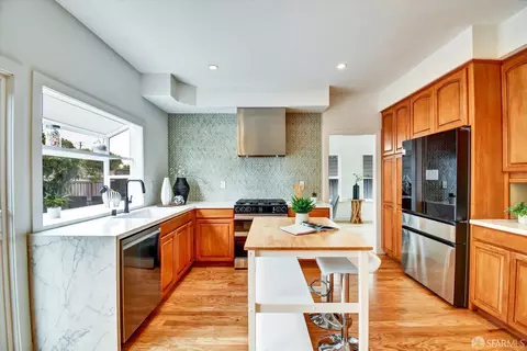 Kitchen - 207 Marvilla Cir, Pacifica, CA 94044 photo 3 of 7