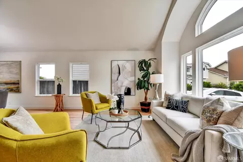 Living - 207 Marvilla Cir, Pacifica, CA 94044 photo 1 of 8