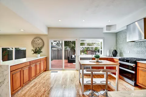 Kitchen - 207 Marvilla Cir, Pacifica, CA 94044 photo 1 of 7