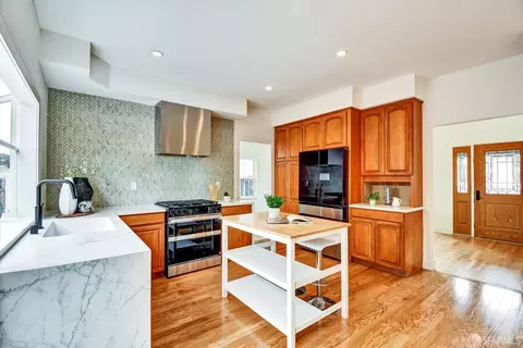 Kitchen - 207 Marvilla Cir, Pacifica, CA 94044 photo 4 of 7