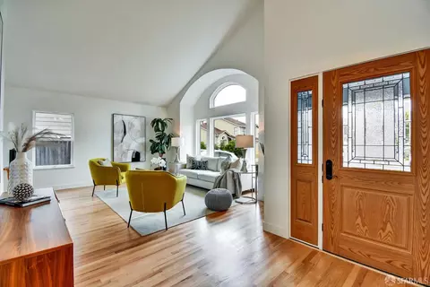 Entry Way - 207 Marvilla Cir, Pacifica, CA 94044 photo 2 of 3