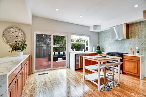 Kitchen - 207 Marvilla Cir, Pacifica, CA 94044 photo 2 of 7