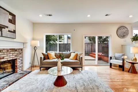Living - 207 Marvilla Cir, Pacifica, CA 94044 photo 7 of 8