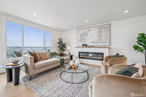 Living - 33 Rio Ct, San Francisco, CA 94127 photo 2 of 4