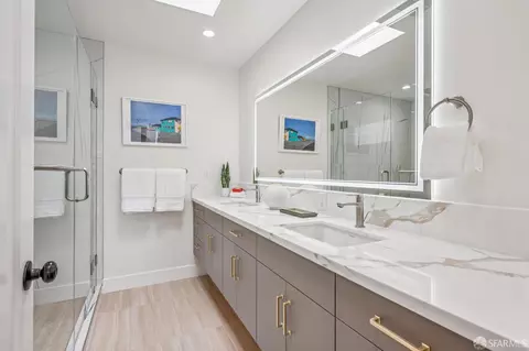 Bath - 33 Rio Ct, San Francisco, CA 94127 photo 1 of 7