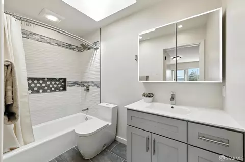 Bath - 69 Bemis St, San Francisco, CA 94131 photo 2 of 4