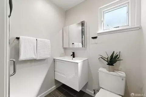 Bath - 69 Bemis St, San Francisco, CA 94131 photo 3 of 4
