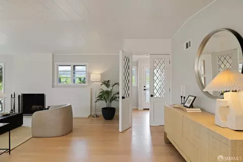 Entry Way - 2955 Ocean Ave, San Francisco, CA 94132 photo 5 of 7
