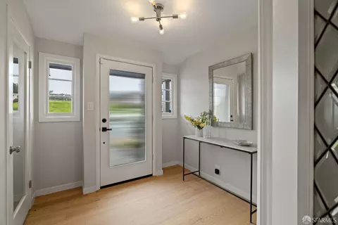 Entry Way - 2955 Ocean Ave, San Francisco, CA 94132 photo 3 of 7