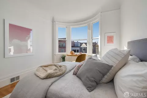 Bedroom - 813 Union St, San Francisco, CA 94133 photo 3 of 8