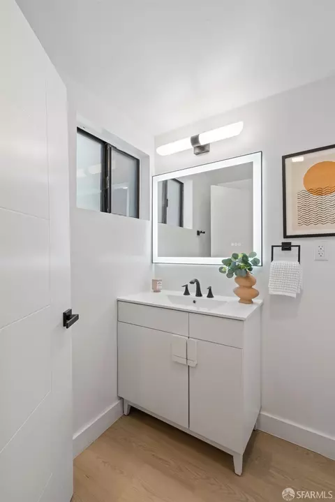 Bath - 646 Paris St, San Francisco, CA 94112 photo 3 of 5