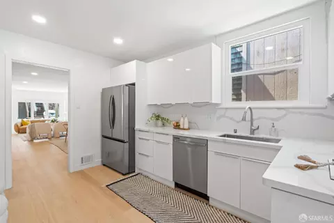 Kitchen - 646 Paris St, San Francisco, CA 94112 photo 2 of 4