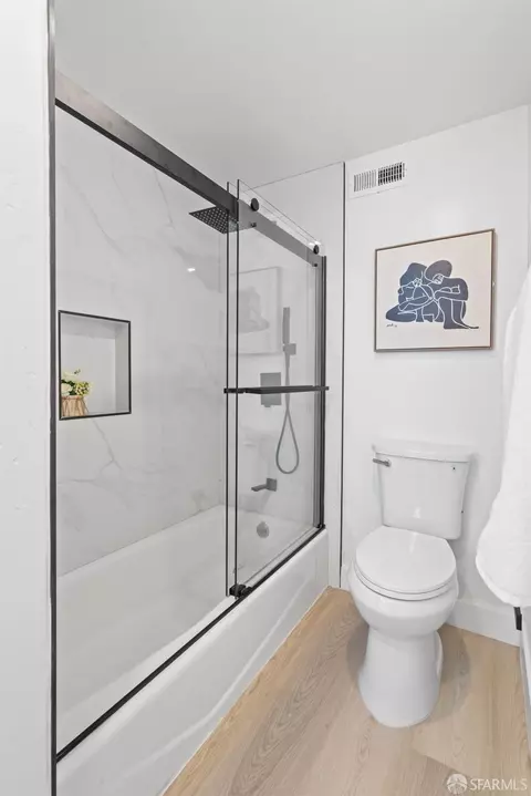 Bath - 646 Paris St, San Francisco, CA 94112 photo 5 of 5