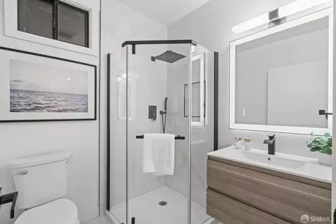 Bath - 646 Paris St, San Francisco, CA 94112 photo 1 of 5
