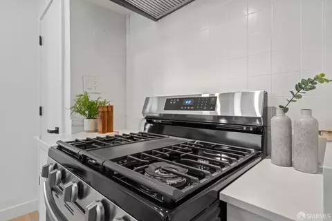 Kitchen - 646 Paris St, San Francisco, CA 94112 photo 4 of 4