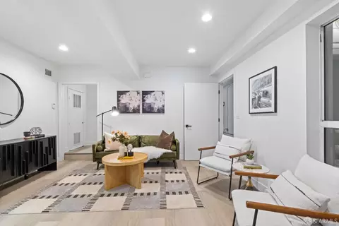 Living - 646 Paris St, San Francisco, CA 94112 photo 2 of 3