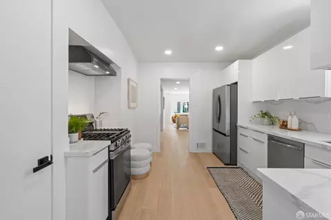 Entry Way - 646 Paris St, San Francisco, CA 94112 photo 1 of 1