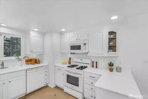 Kitchen - 2083 Seacliff Dr, Milpitas, CA 95035 photo 2 of 4