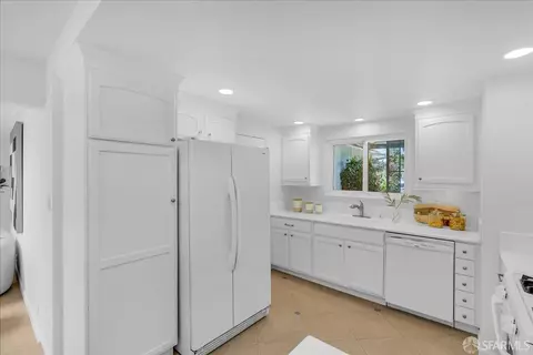 Kitchen - 2083 Seacliff Dr, Milpitas, CA 95035 photo 4 of 4