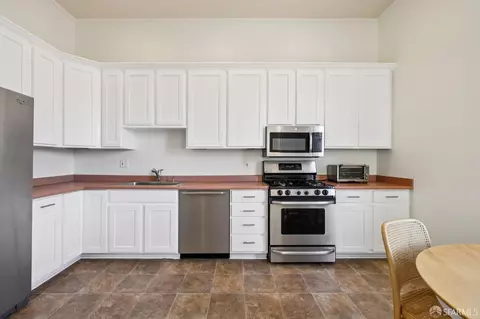 Kitchen - 1695 Sutter St, San Francisco, CA 94109 photo 2 of 3