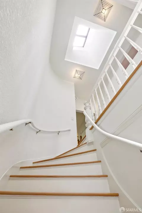 Entry Way - 1695 Sutter St, San Francisco, CA 94109 photo 2 of 4