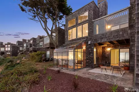 274 Beachview Ave #16, Pacifica, CA 94044