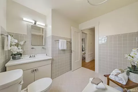 Bath - 44 Maynard St, San Francisco, CA 94112 photo 2 of 2