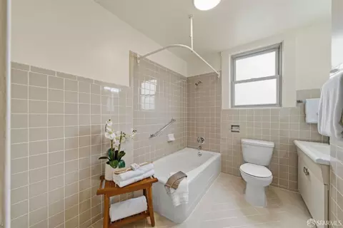 Bath - 44 Maynard St, San Francisco, CA 94112 photo 1 of 2