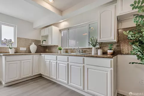 Kitchen - 1567 44th Ave, San Francisco, CA 94122 photo 4 of 5