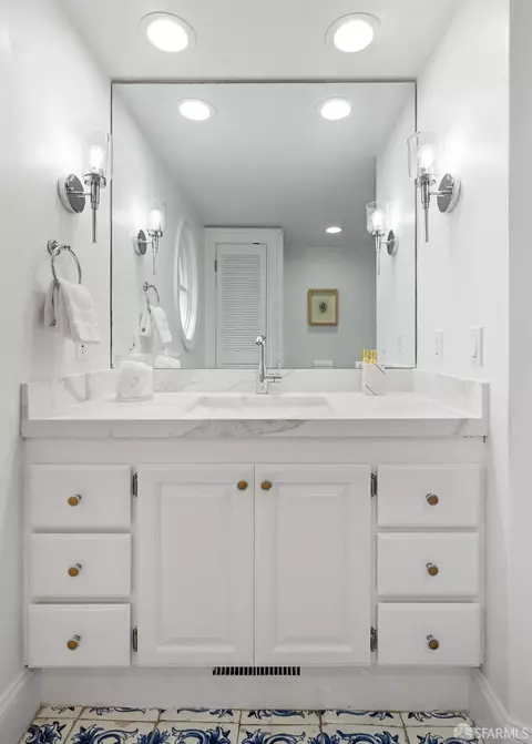 Bath - 2930 Baker St, San Francisco, CA 94123 photo 4 of 6