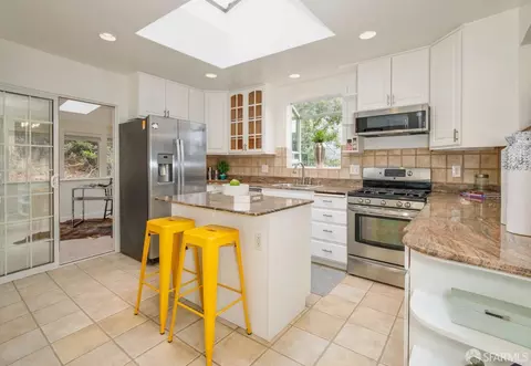 Kitchen - 636 Edgemar Ave, Pacifica, CA 94044 photo 1 of 2