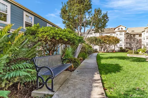 Exterior - 555 10th St #102, Oakland, CA 94607 photo 3 of 9