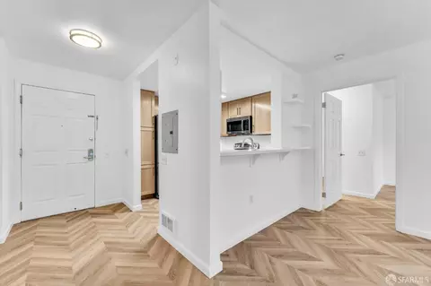 Entry Way - 555 10th St #102, Oakland, CA 94607 photo 2 of 4
