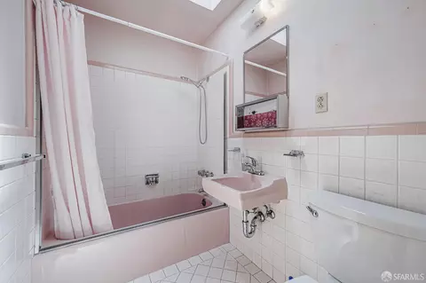 Bath - 245 Campbell Ave, San Francisco, CA 94134 photo 1 of 2