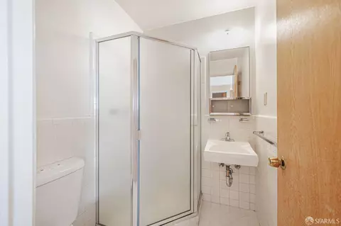 Bath - 245 Campbell Ave, San Francisco, CA 94134 photo 2 of 2